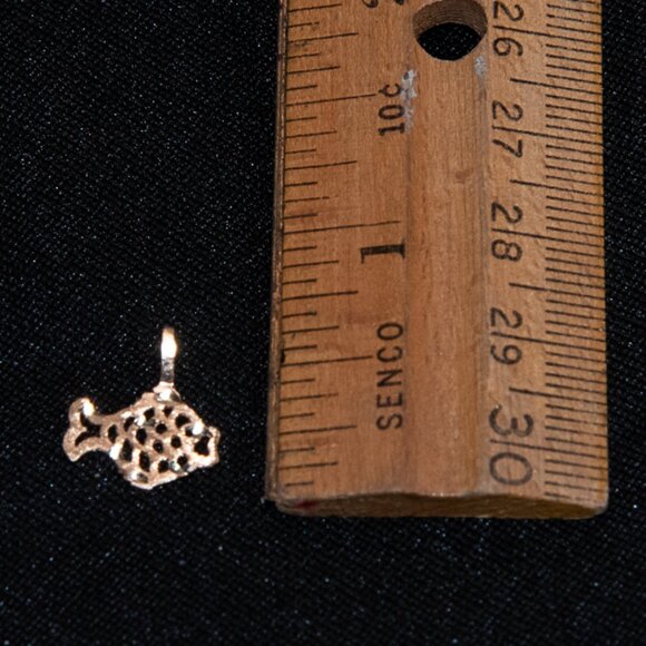 Small 14K Yellow Gold Puffer fish Charm - Picture 2 of 2